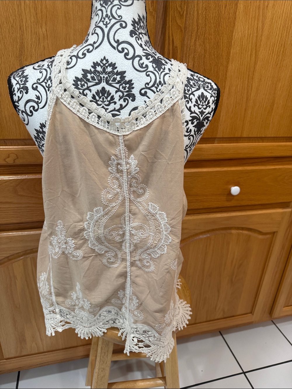 Ultra Pink NWT Beige Embroidered Lace Tank Top Boho Festival Cottagecore L - Picture 4 of 7